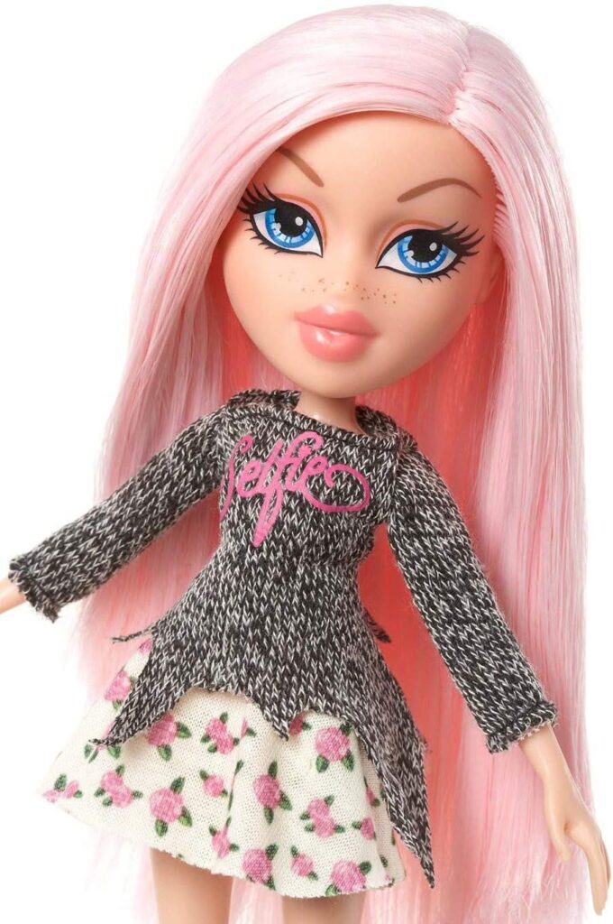 Bratz Very Merry Cloe - Bambola fashion con Abiti e Accessori reali