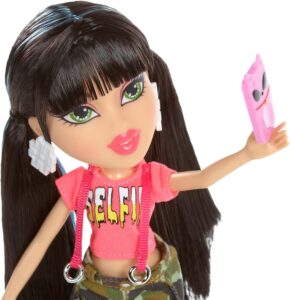 Bratz Jade's Selfie Snaps Jade Doll!