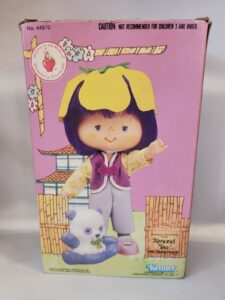 Strawberry Shortcake Kenner International Friends Almond Tea -